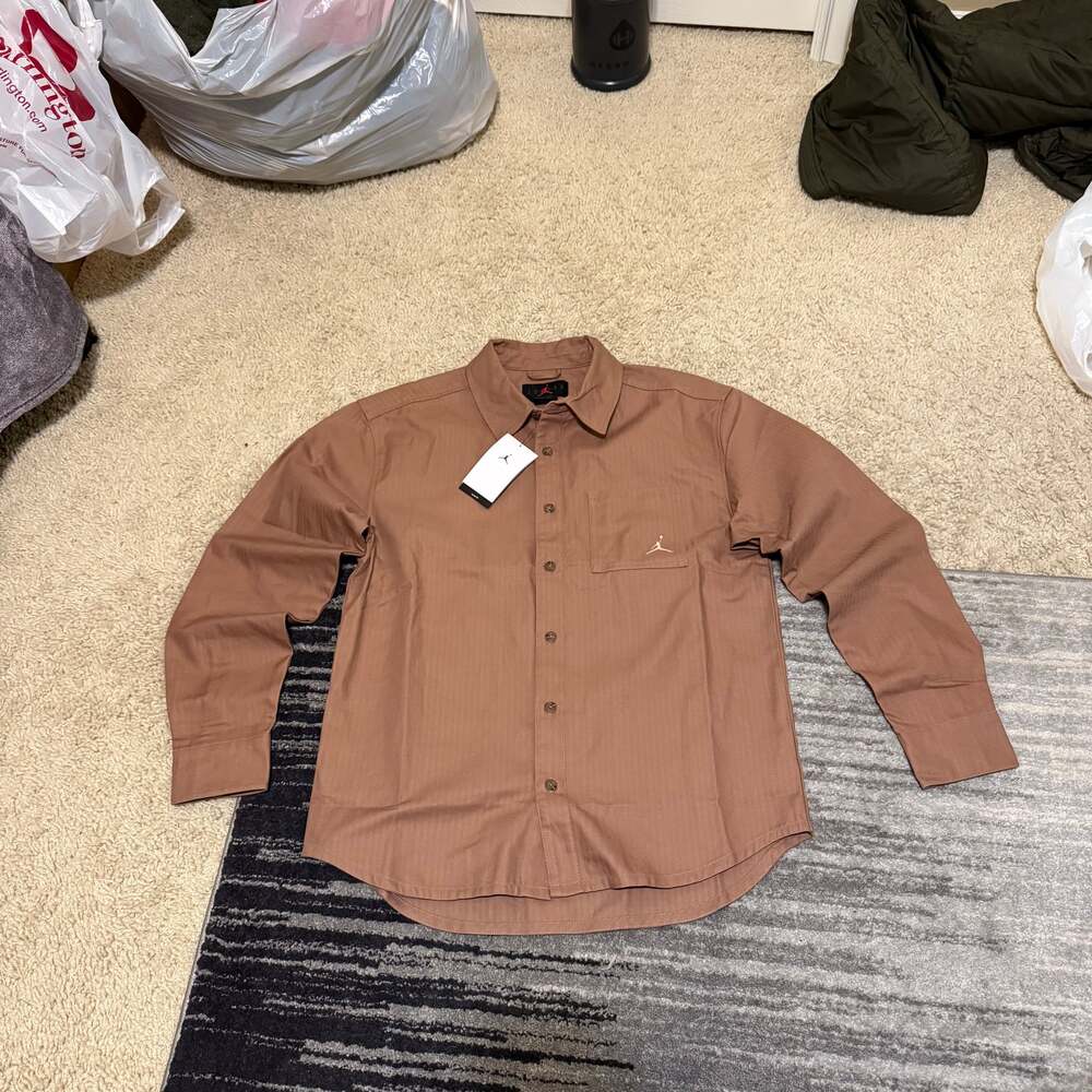 NIKE AIR JORDAN LOOSE-FIT/BUTTON DOWN MEN'S SHIRT SIZE: SMALL